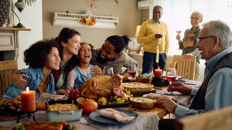 family eating a Thanksgiving meal together