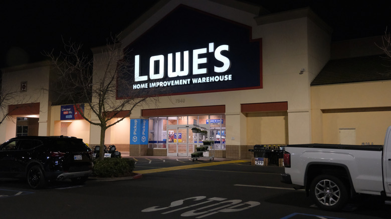 A Lowe's at night