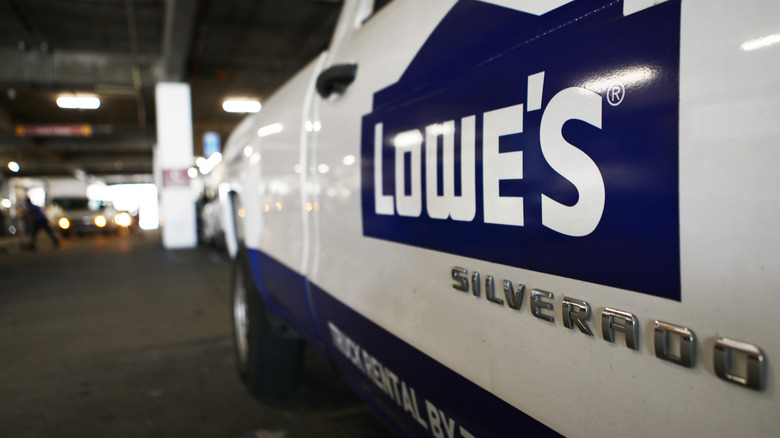 a Lowe's truck rental option