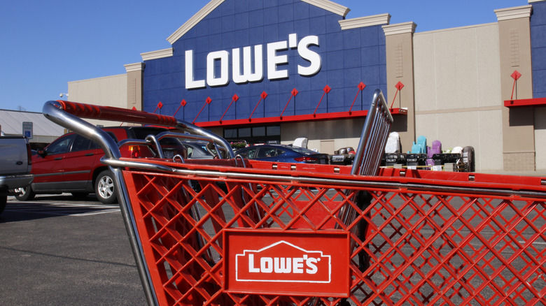 A shopping cart in front of a Lowe's