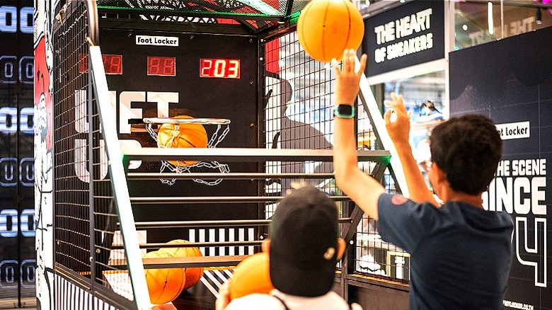 Foot Locker basketball arcade game