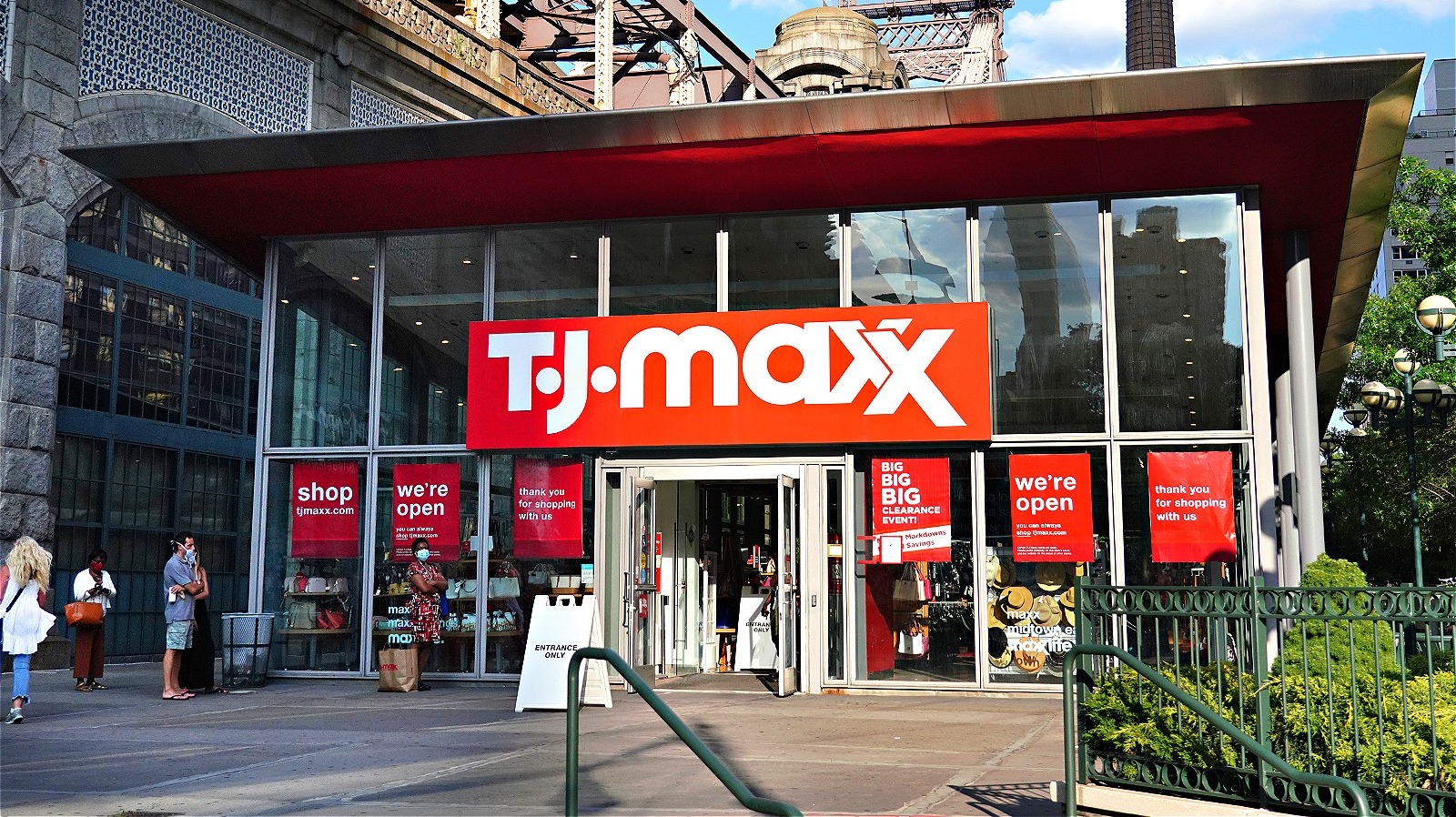 Are TJX Rewards Platinum Mastercard Perks Worth The Cost?