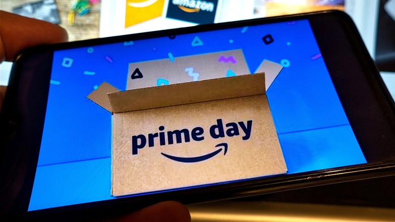 Smartphone displaying Prime Day message