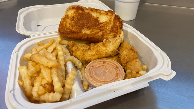 The 3 Finger Combo chicken finger meal from Raising Canes