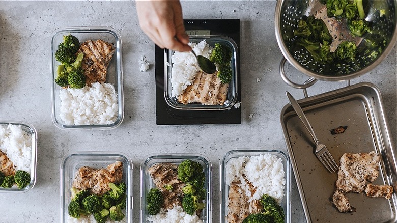 Identical meal prep lunches