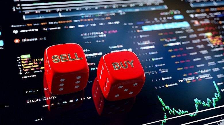 Dice reading "SELL" and "BUY"