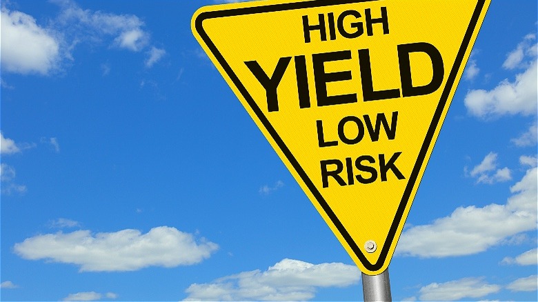 Road sign for high yields