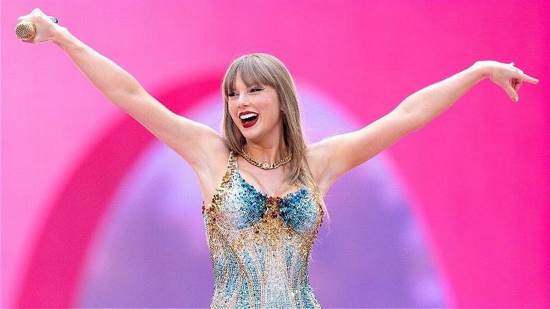 Taylor Swift smiling pink background