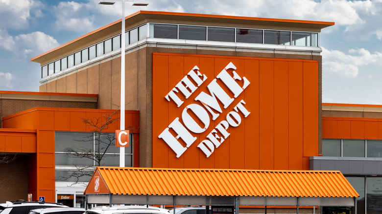 Toronto, Canada Home Depot lumberyard and home improvement store