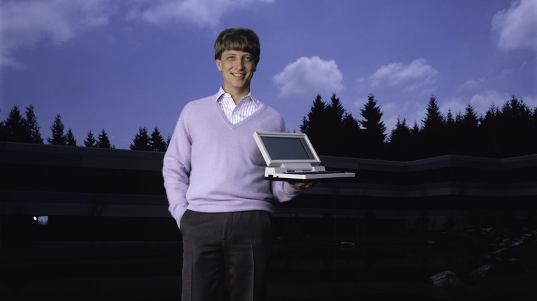 Bill Gates with computer in 1986