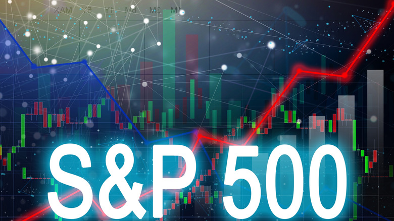 S&P 500 uptrend line and bar graphs