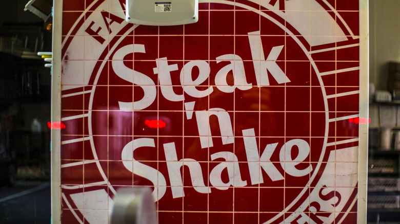 Steak n' Shake wall sign at location in Georgia