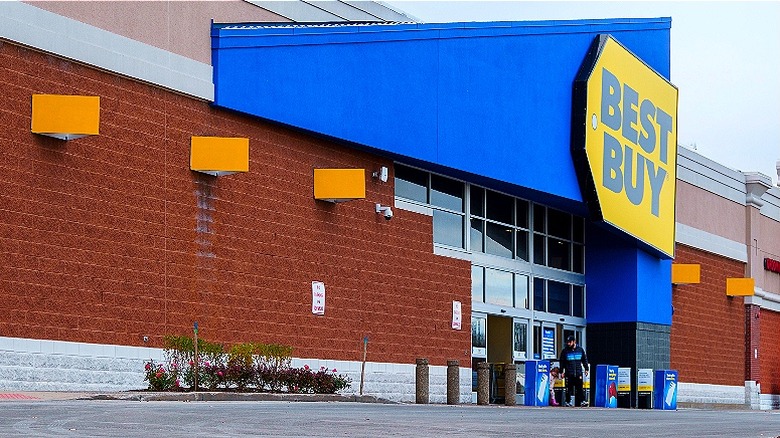 Best Buy retail store exterior