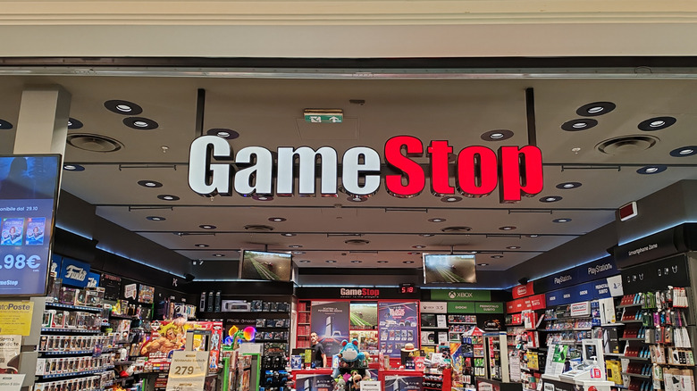 A GameStop retail store exterior