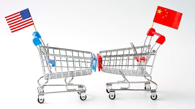 USA and China flags in miniature shopping carts