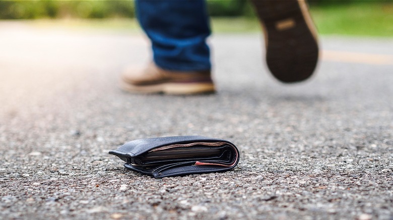 Person holding Amazon gift card