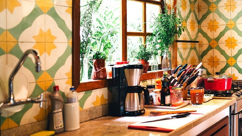 Kitchen with colorful backsplash tiles