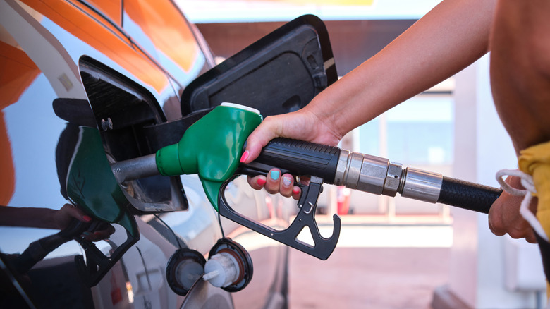 filling up a car's gas tank