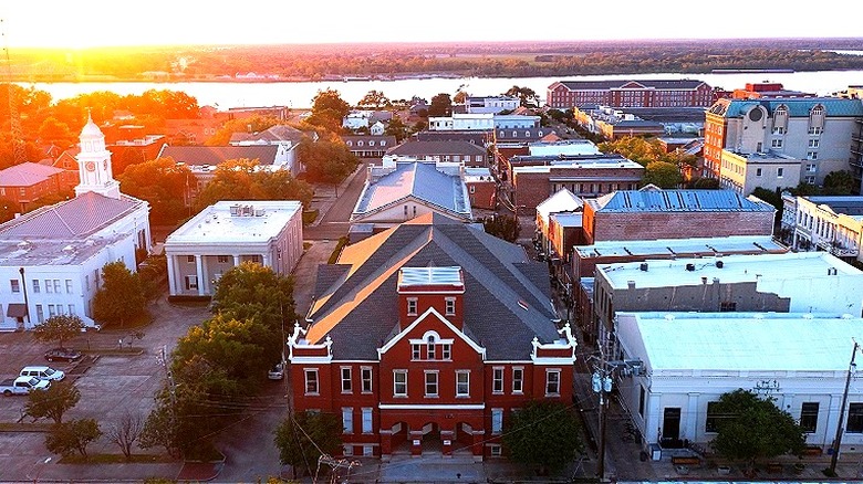 Sun rises over Mississippi