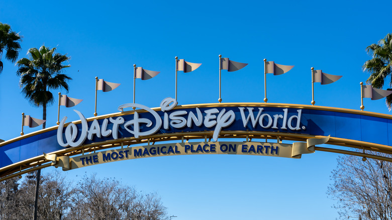 An entrance sign to Walt Disney World.