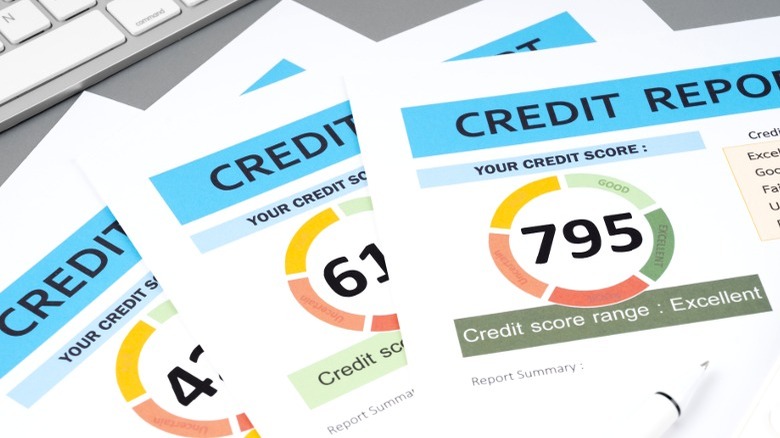 Credit reports with different scores