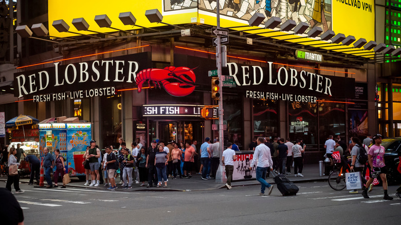 Crowded Times Square Red Lobster location