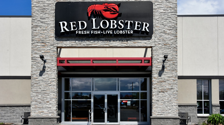 Red Lobster restaurant location and sign