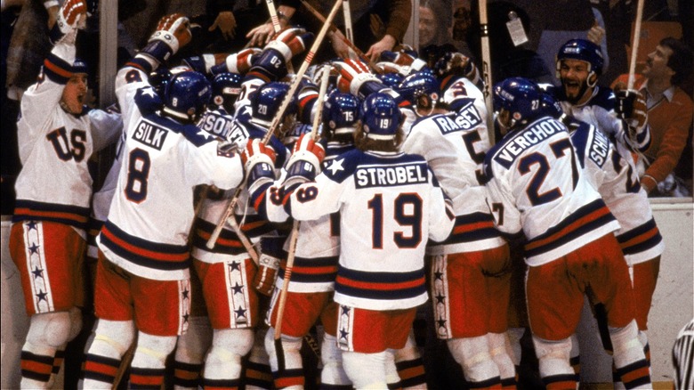 1980 USA hockey celebrate gold