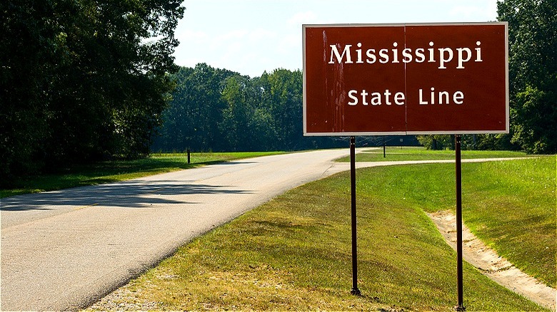 Mississippi state line road sign