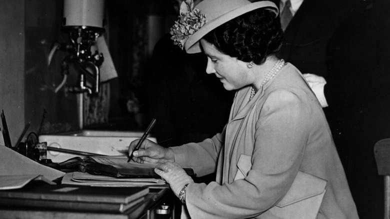 Queen Elizabeth (wife of George V) signs a book