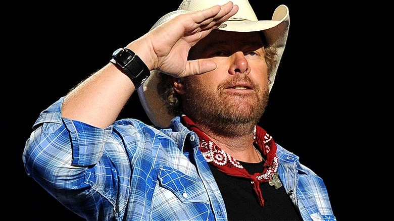 Toby Keith saluting