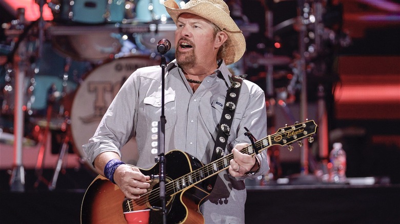 Toby Keith singing in concert