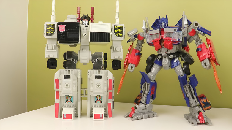 A transformer collectibles called the G1 Metroplex