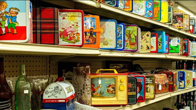 Vintage lunch boxes line shelves