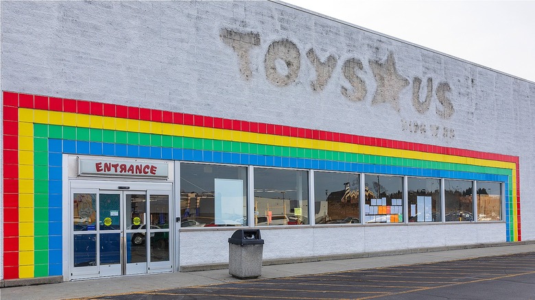 Faded Toys R Us sign