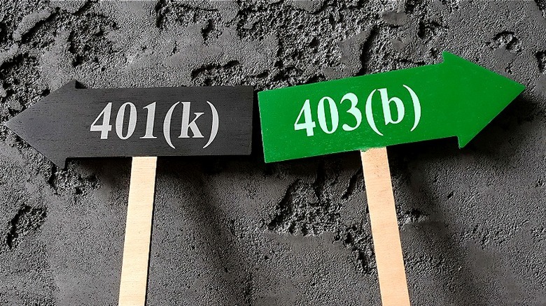 Arrow signs for 401(k) accounts