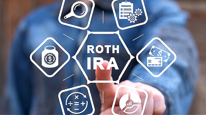 Person pointing at ROTH IRA