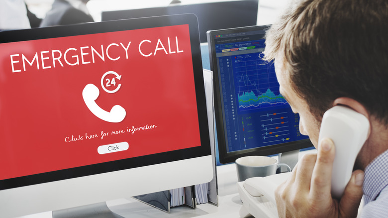 "EMERGENCY CALL" screen, hotline operator