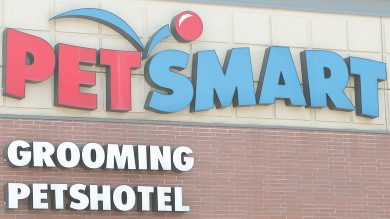 PetSmart store with PetsHotel service