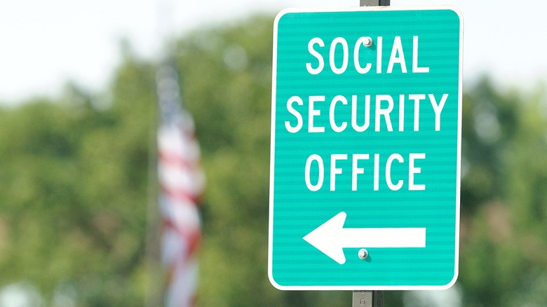 Road sign indicating direction of a Social Security office